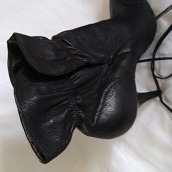 Calvin Klein Hannah Blk Leather Wrap-around Tie Flared Top Heeled Booties - Picture 12 of 16